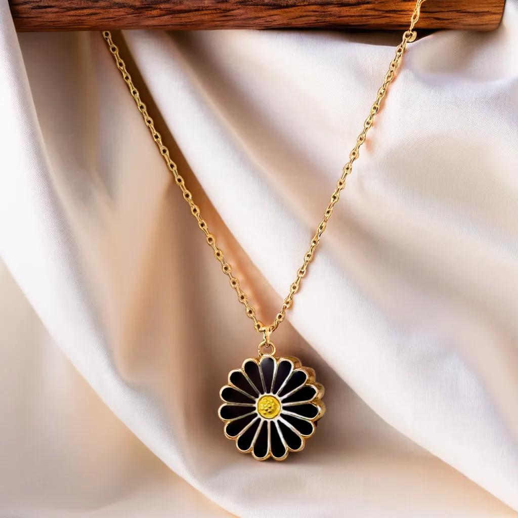 Daisy Charm Necklace